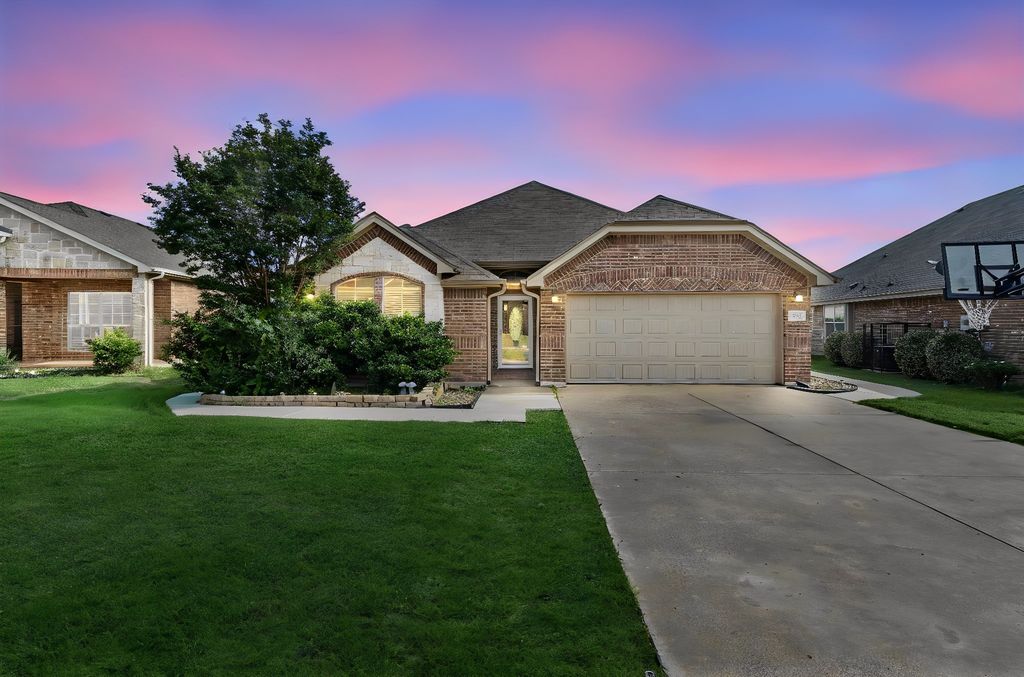 945 Jodie Drive, Weatherford, TX 76087