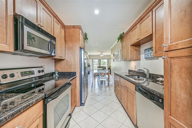 7000 Seawall Boulevard 811, Galveston, TX 77551