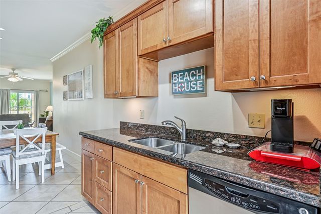 7000 Seawall Boulevard 811, Galveston, TX 77551