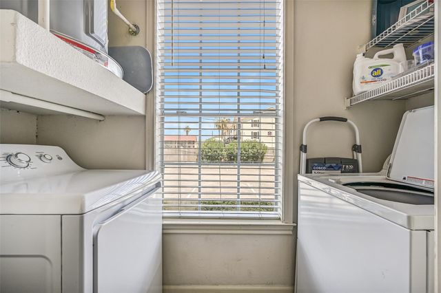 7000 Seawall Boulevard 811, Galveston, TX 77551