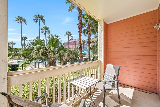 7000 Seawall Boulevard 811, Galveston, TX 77551