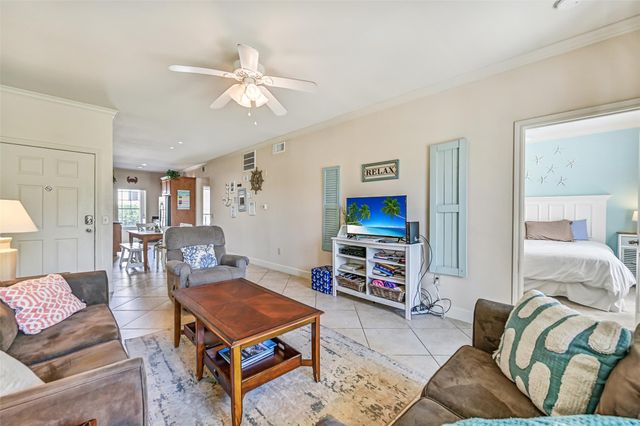 7000 Seawall Boulevard 811, Galveston, TX 77551