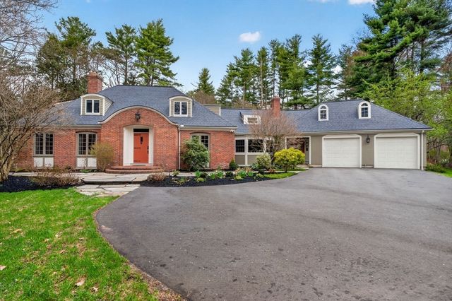 8 Buttercup Ln, Dover, MA 02030