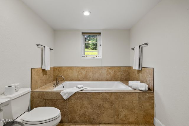 2803 Mary Ridge Farm Road, Sevierville, TN 37862