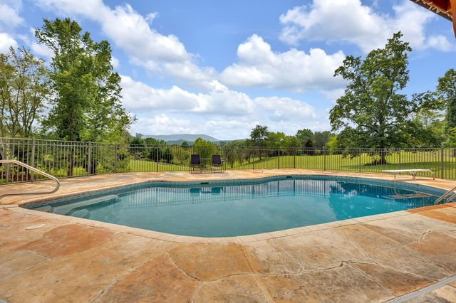 2803 Mary Ridge Farm Road, Sevierville, TN 37862