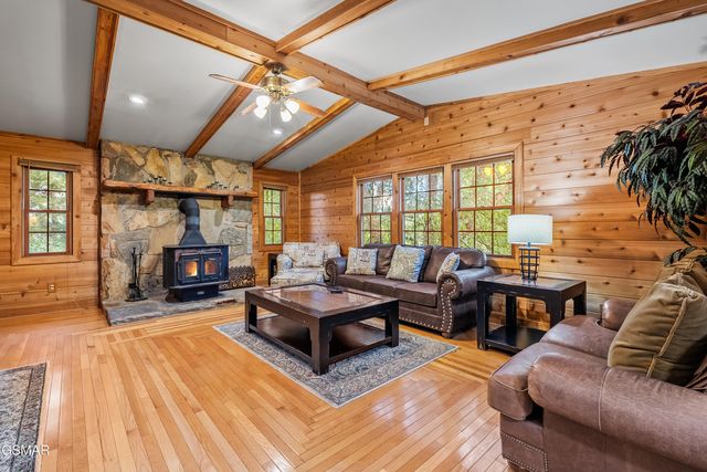 2803 Mary Ridge Farm Road, Sevierville, TN 37862