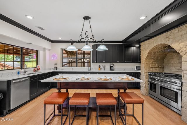 2803 Mary Ridge Farm Road, Sevierville, TN 37862