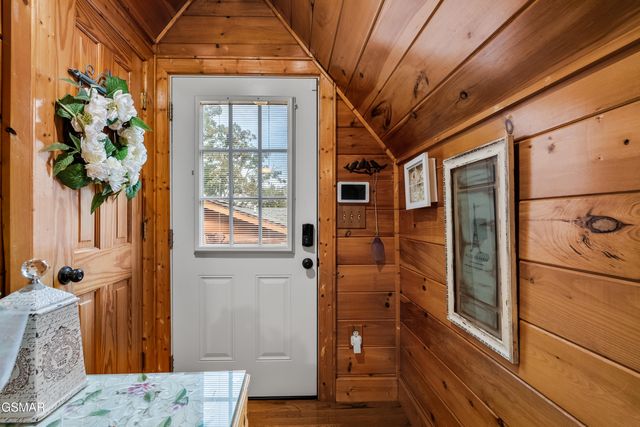 2803 Mary Ridge Farm Road, Sevierville, TN 37862