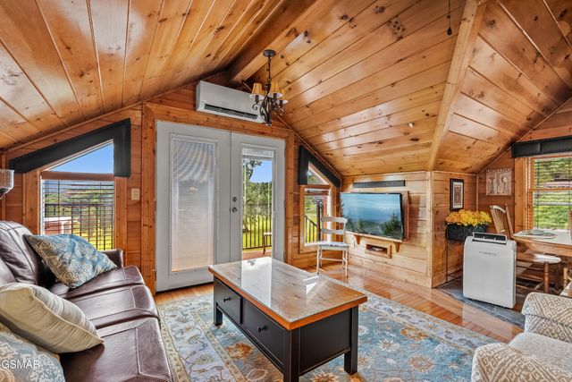 2803 Mary Ridge Farm Road, Sevierville, TN 37862