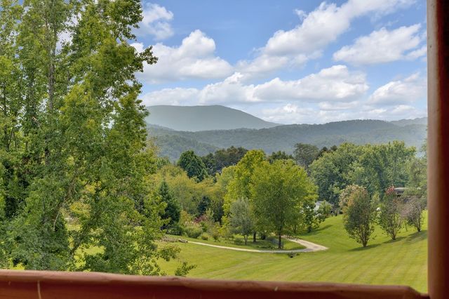2803 Mary Ridge Farm Road, Sevierville, TN 37862