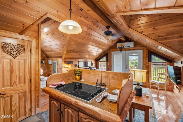 2803 Mary Ridge Farm Road, Sevierville, TN 37862