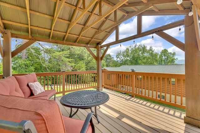 2803 Mary Ridge Farm Road, Sevierville, TN 37862