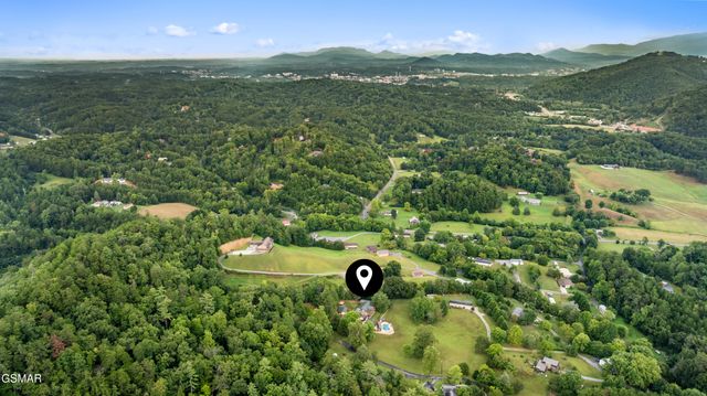 2803 Mary Ridge Farm Road, Sevierville, TN 37862