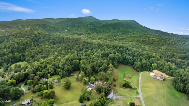 2803 Mary Ridge Farm Road, Sevierville, TN 37862