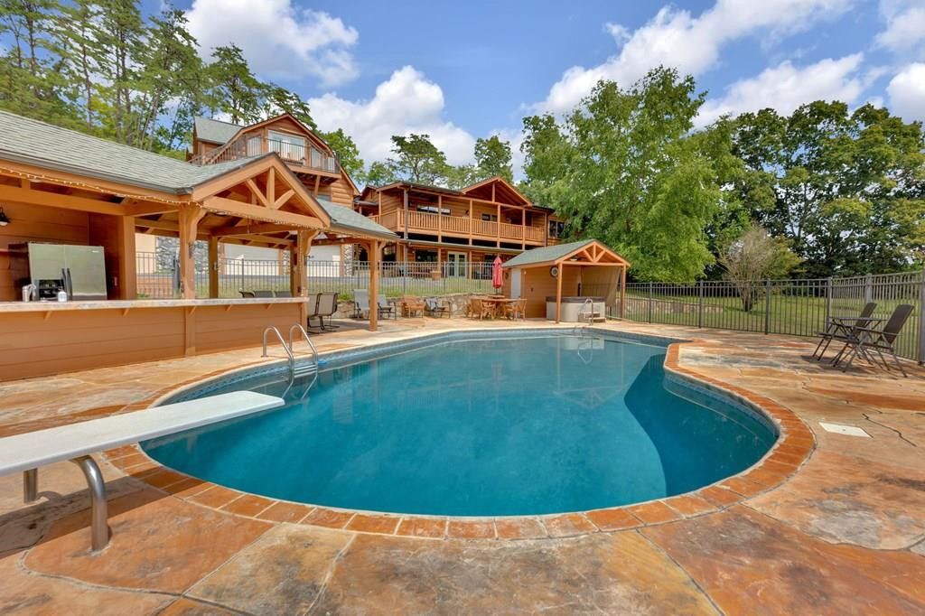 2803 Mary Ridge Farm Road, Sevierville, TN 37862