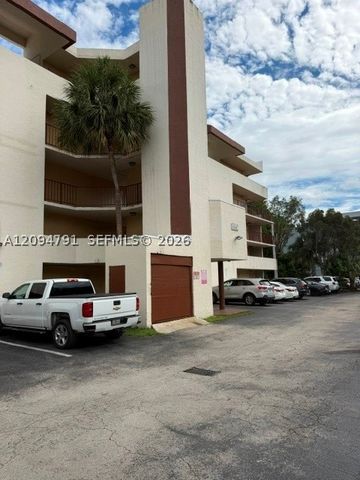 8840 Fontainebleau Blvd 303, Miami, FL 33172