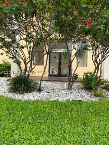 8840 Fontainebleau Blvd 303, Miami, FL 33172