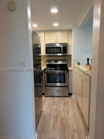 8840 Fontainebleau Blvd 303, Miami, FL 33172
