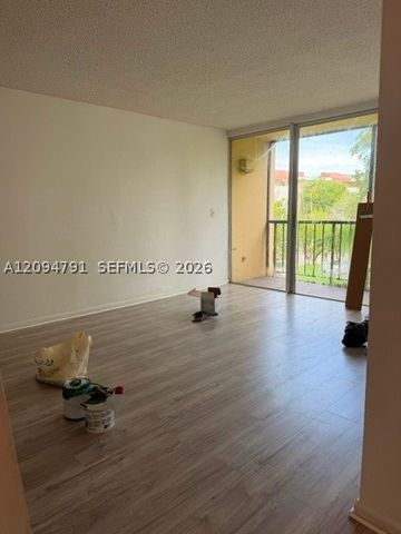 8840 Fontainebleau Blvd 303, Miami, FL 33172