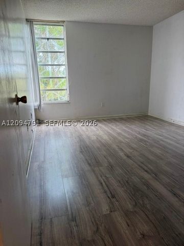 8840 Fontainebleau Blvd 303, Miami, FL 33172