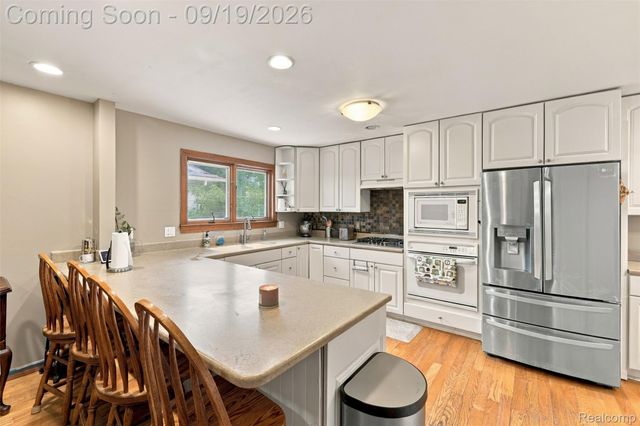 1192 Nicklaus Drive, Troy, MI 48085
