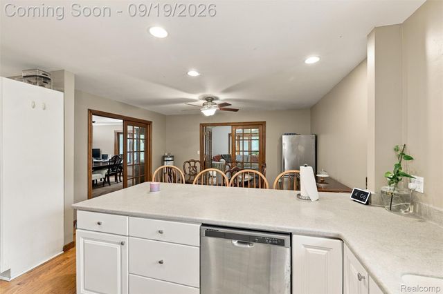 1192 Nicklaus Drive, Troy, MI 48085