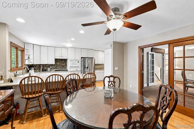 1192 Nicklaus Drive, Troy, MI 48085