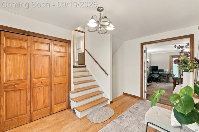 1192 Nicklaus Drive, Troy, MI 48085