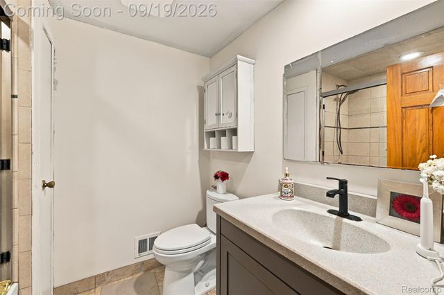 1192 Nicklaus Drive, Troy, MI 48085