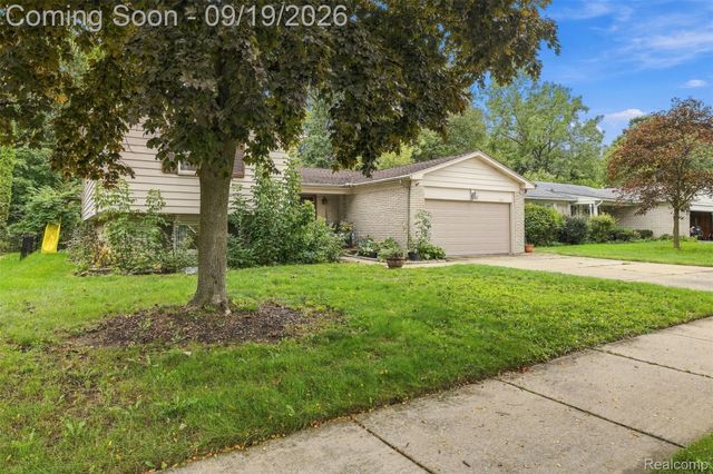 1192 Nicklaus Drive, Troy, MI 48085