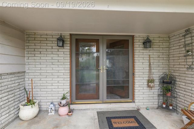 1192 Nicklaus Drive, Troy, MI 48085