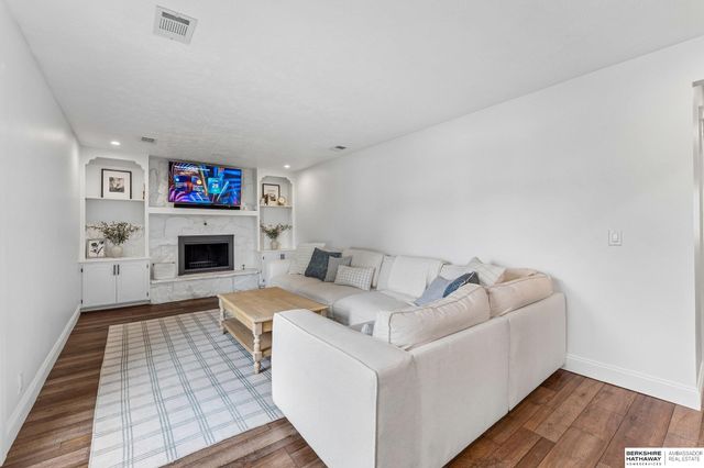 1235 S 169th Street, Omaha, NE 68130