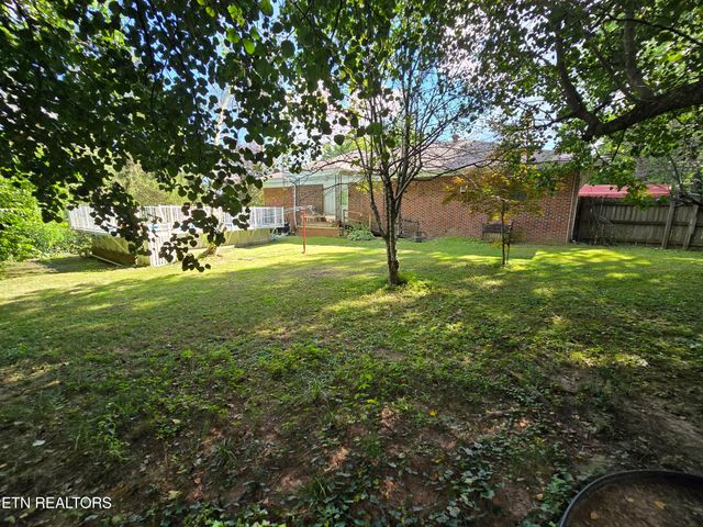 76 Daisy Ave, Crossville, TN 38555