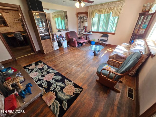 76 Daisy Ave, Crossville, TN 38555