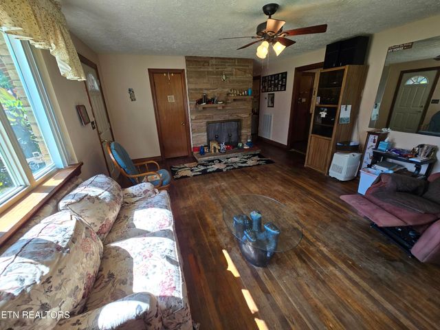 76 Daisy Ave, Crossville, TN 38555