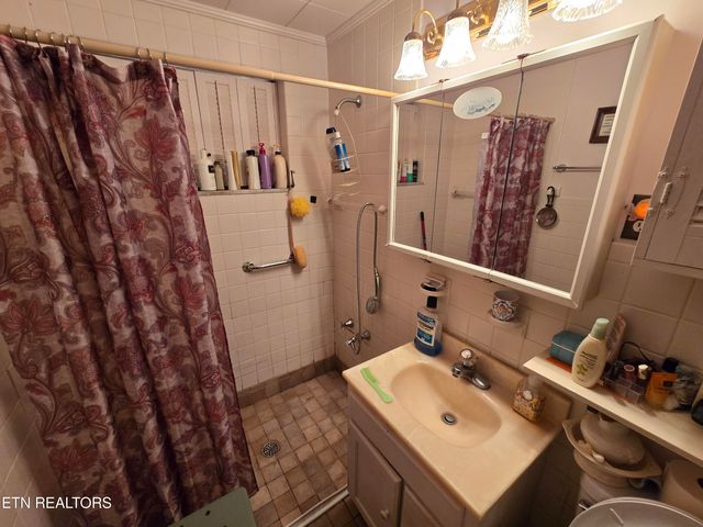 76 Daisy Ave, Crossville, TN 38555