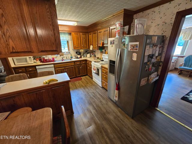 76 Daisy Ave, Crossville, TN 38555