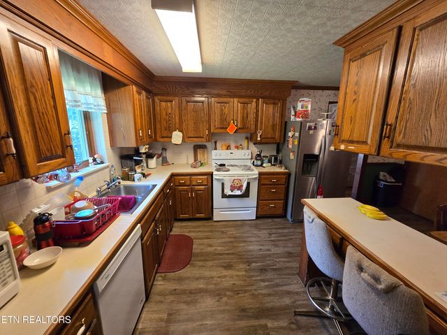 76 Daisy Ave, Crossville, TN 38555