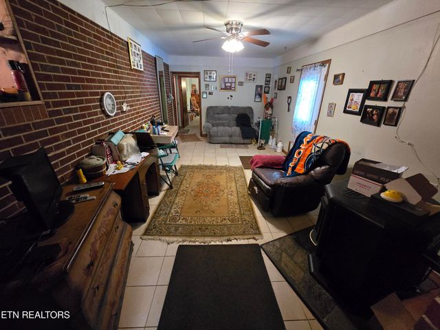 76 Daisy Ave, Crossville, TN 38555