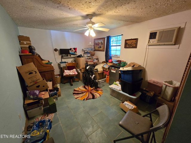76 Daisy Ave, Crossville, TN 38555