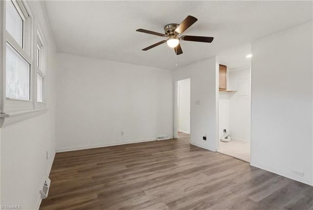 1609 Seven Oaks Place, High Point, NC 27265