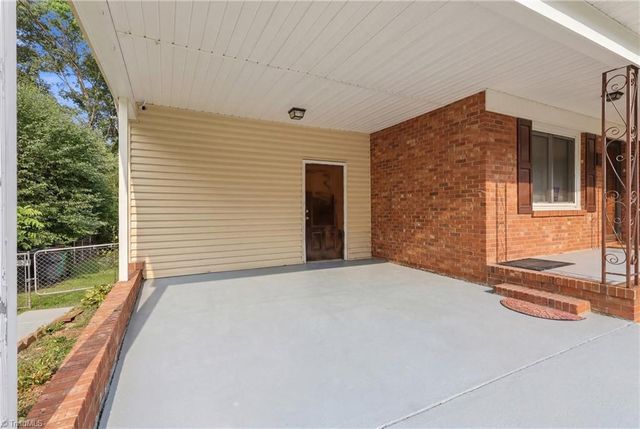 1609 Seven Oaks Place, High Point, NC 27265