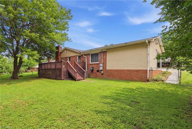 1609 Seven Oaks Place, High Point, NC 27265