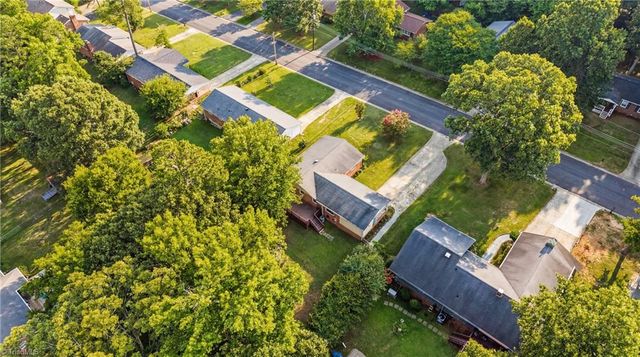 1609 Seven Oaks Place, High Point, NC 27265