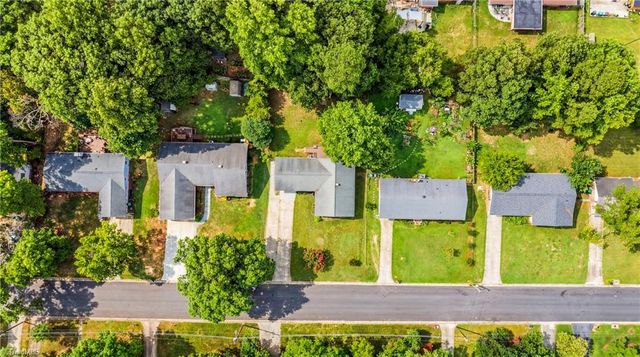 1609 Seven Oaks Place, High Point, NC 27265