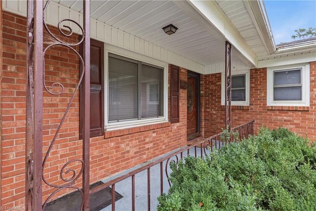 1609 Seven Oaks Place, High Point, NC 27265