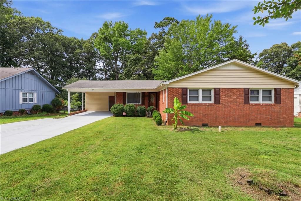 1609 Seven Oaks Place, High Point, NC 27265