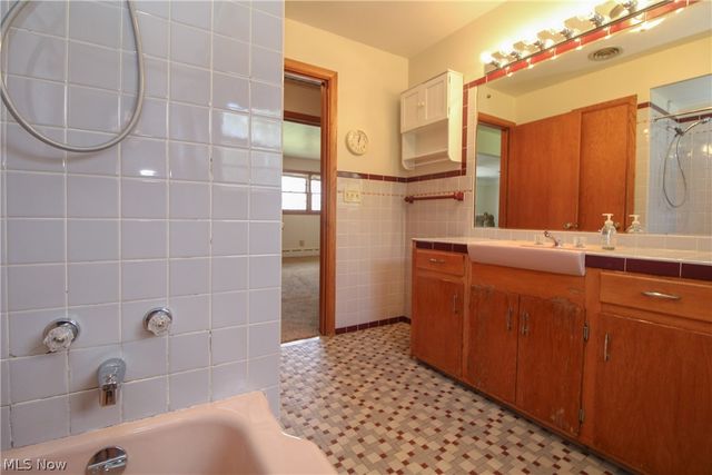66 S Beverly Avenue, Austintown, OH 44515