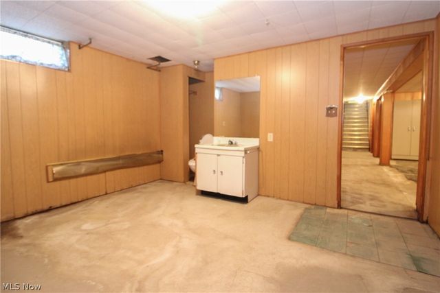 66 S Beverly Avenue, Austintown, OH 44515