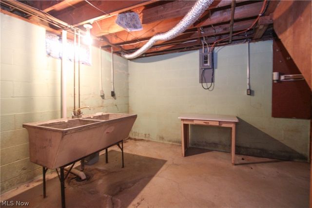 66 S Beverly Avenue, Austintown, OH 44515